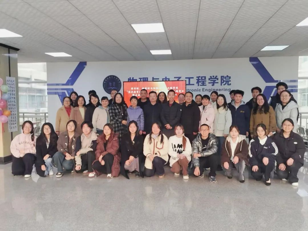 图书馆、档案馆与英国365集团官网联合举办...